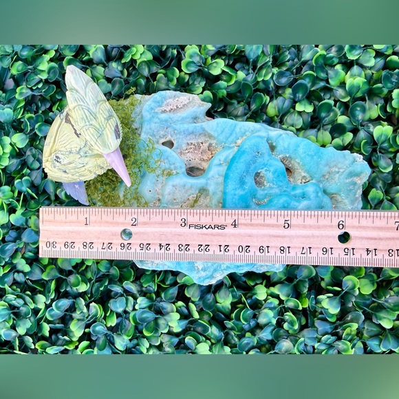 Bird carving on Blue Aragonite || Handcrafted - Picture 7 of 7